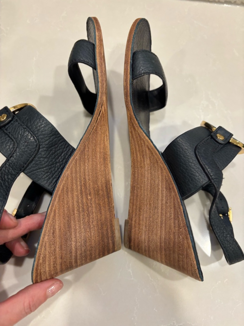 Tory Burch Navy Leather Wedge Sandals Gold Logo Size 8 - Picture 7 of 11